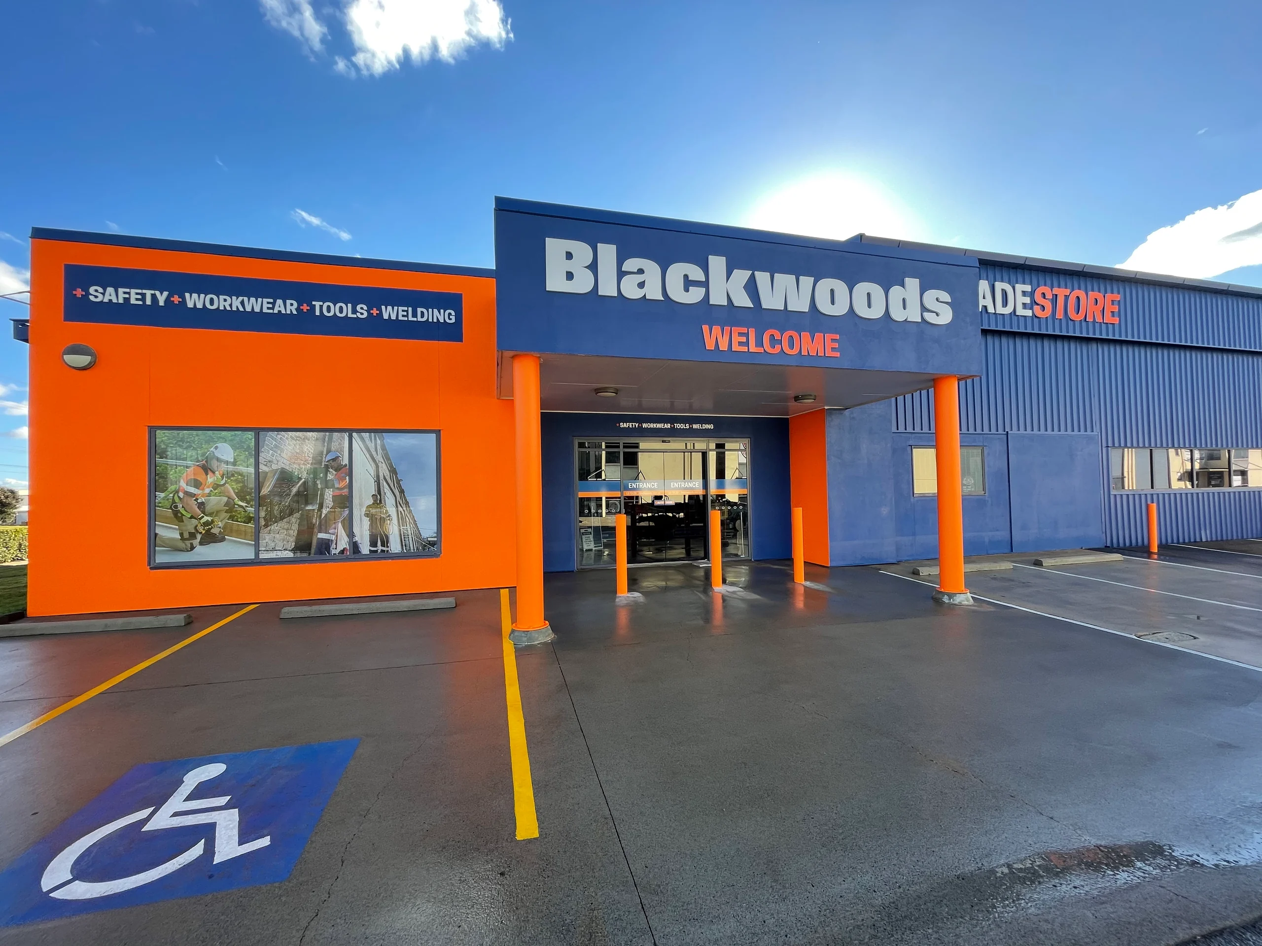 Blackwoods Tradestore entry signage and wall graphics, Toowoomba